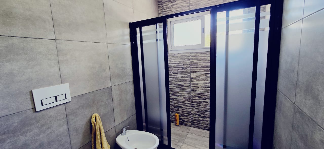 CASA DE 3 HABITACIONES | CARPINTERIA