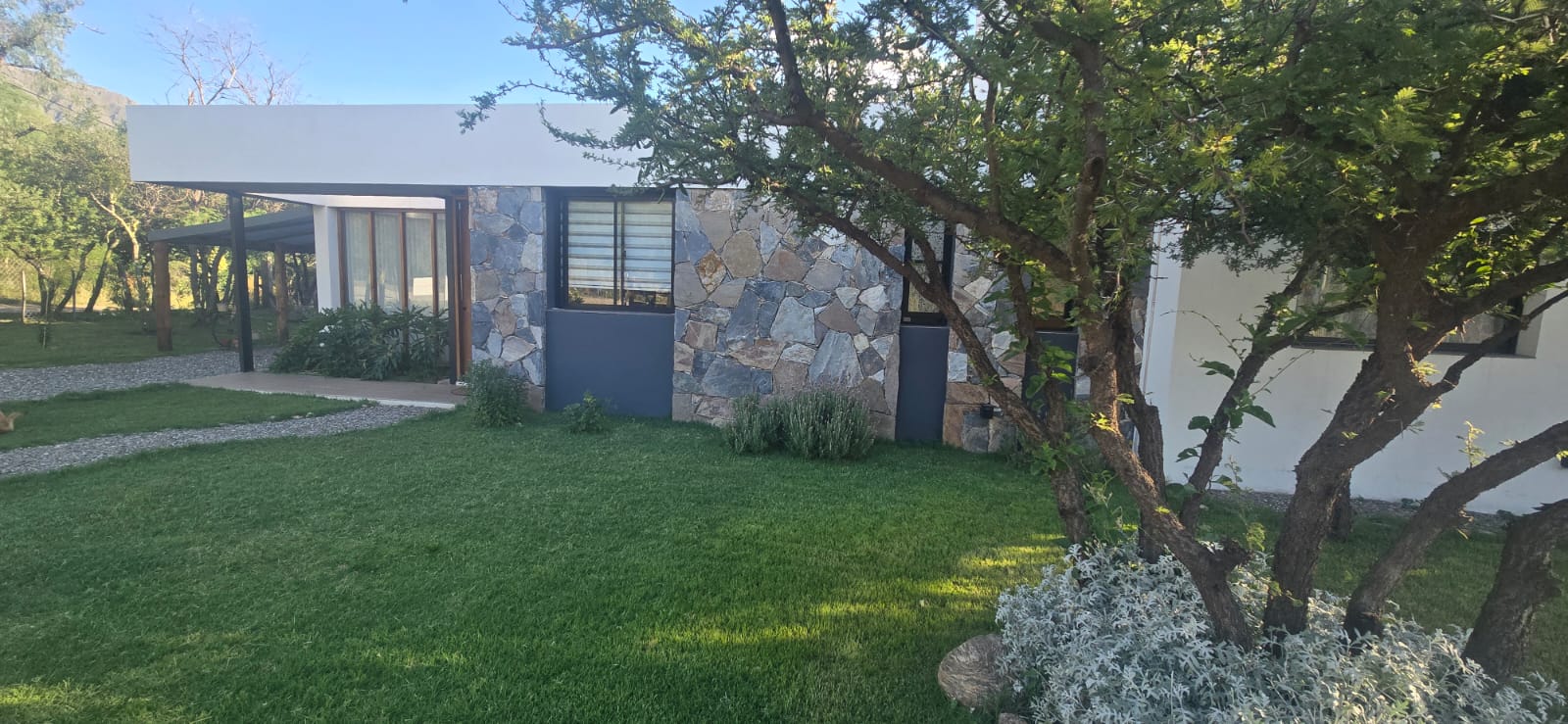 CASA MODERNA DE DISEÑO EN CERRO DE ORO | MERLO