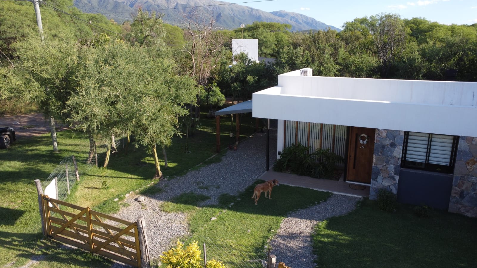 CASA MODERNA DE DISEÑO EN CERRO DE ORO | MERLO