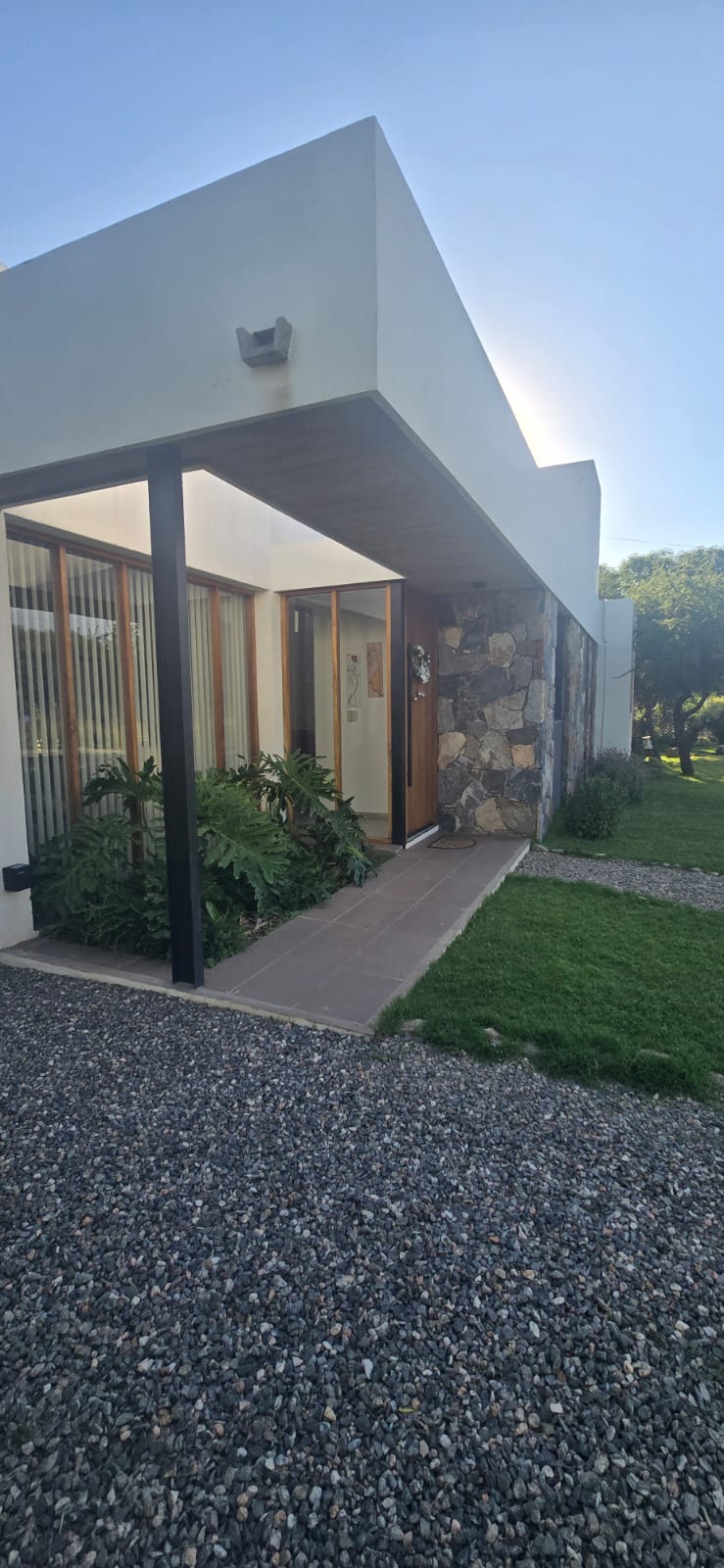 CASA MODERNA DE DISEÑO EN CERRO DE ORO | MERLO