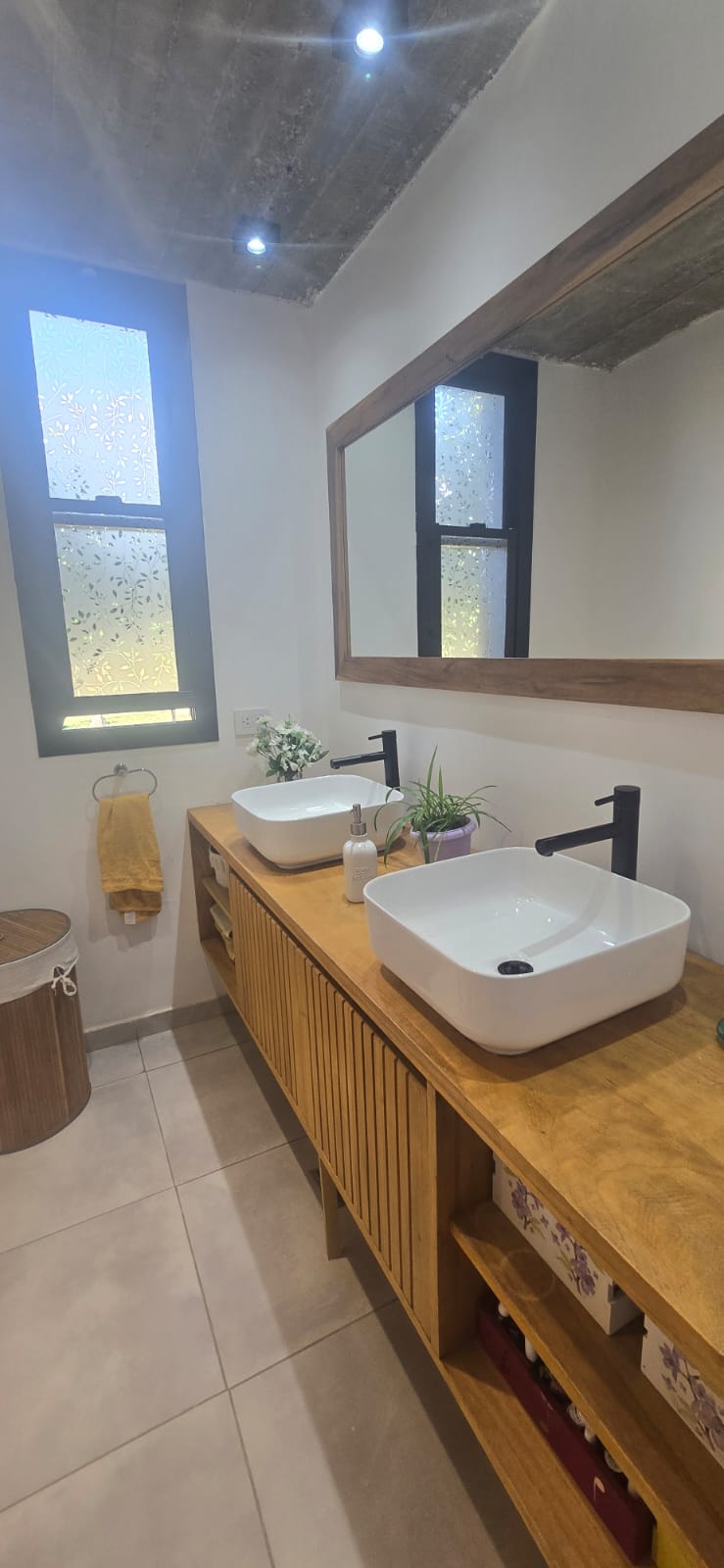 CASA MODERNA DE DISEÑO EN CERRO DE ORO | MERLO