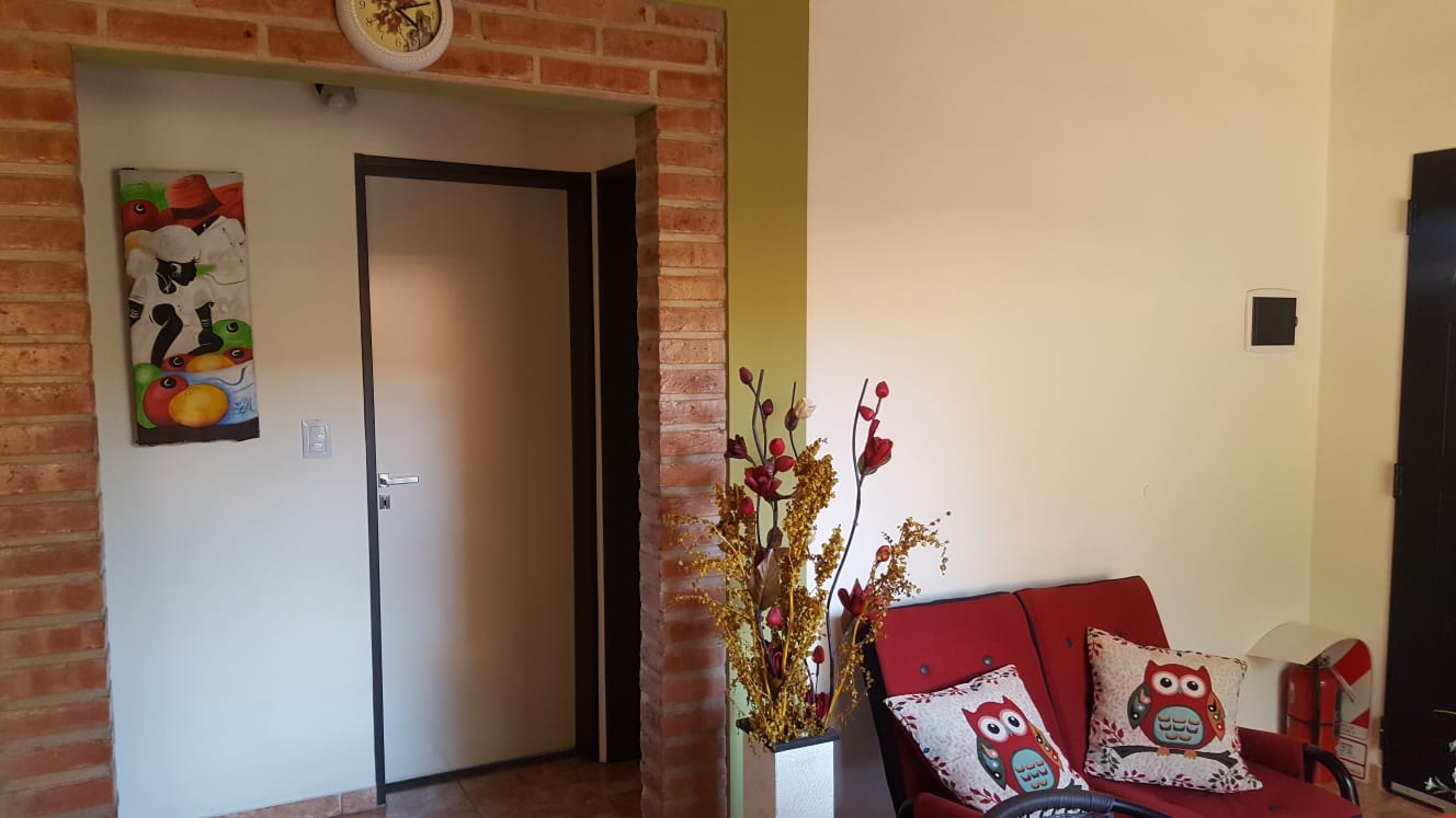 COMPLEJO DE CUATRO CABAÑAS CON PILETA EN CARPINTERIA