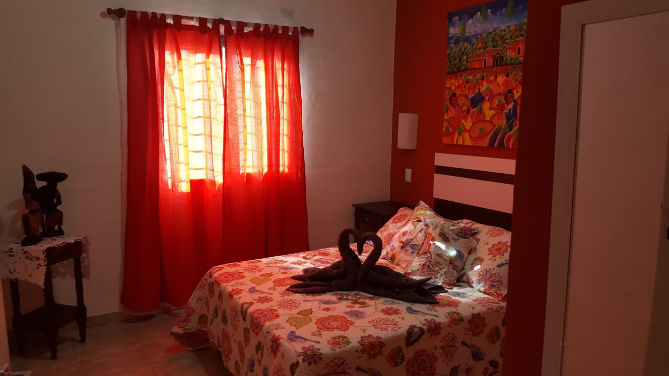 COMPLEJO DE CUATRO CABAÑAS CON PILETA EN CARPINTERIA