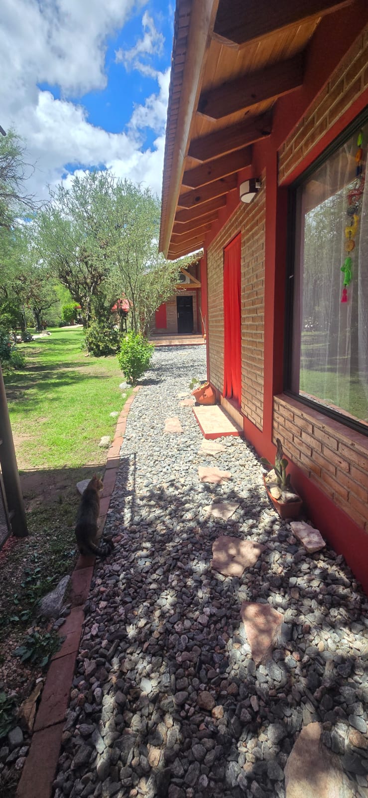 COMPLEJO DE CUATRO CABAÑAS CON PILETA EN CARPINTERIA