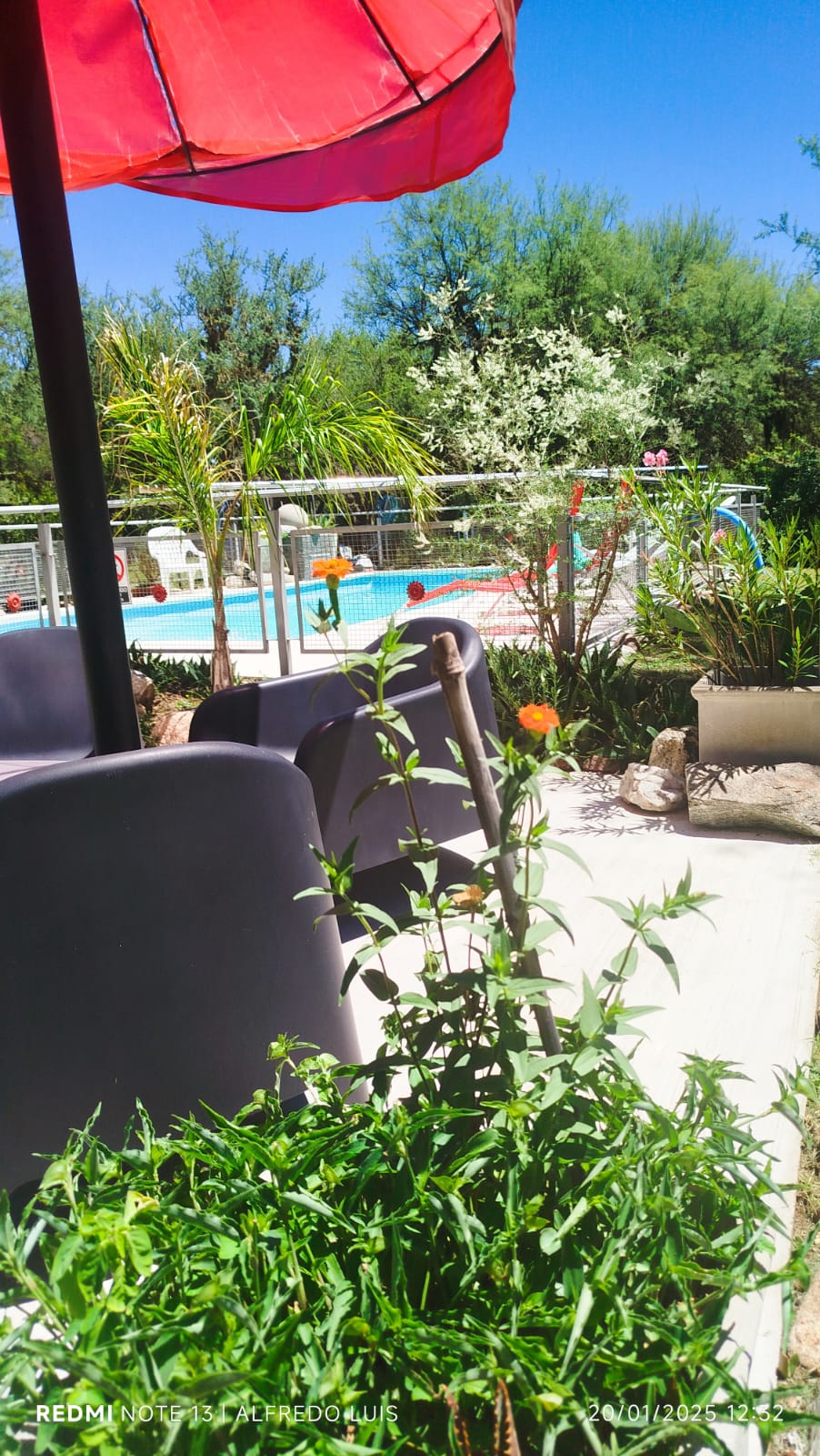 COMPLEJO DE CUATRO CABAÑAS CON PILETA EN CARPINTERIA