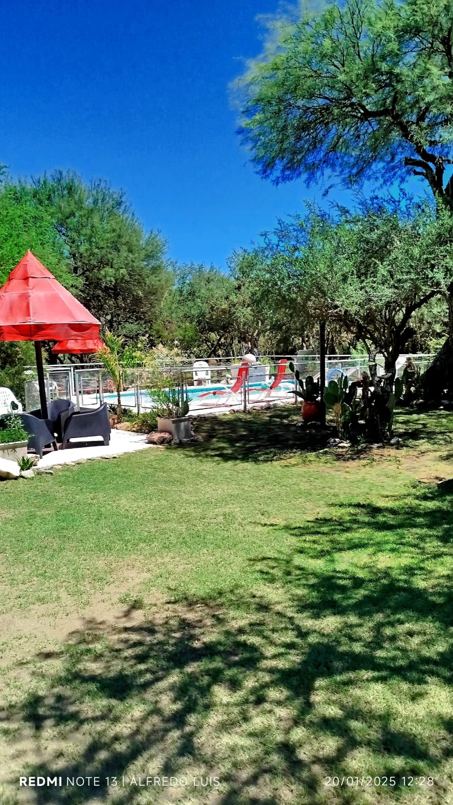 COMPLEJO DE CUATRO CABAÑAS CON PILETA EN CARPINTERIA