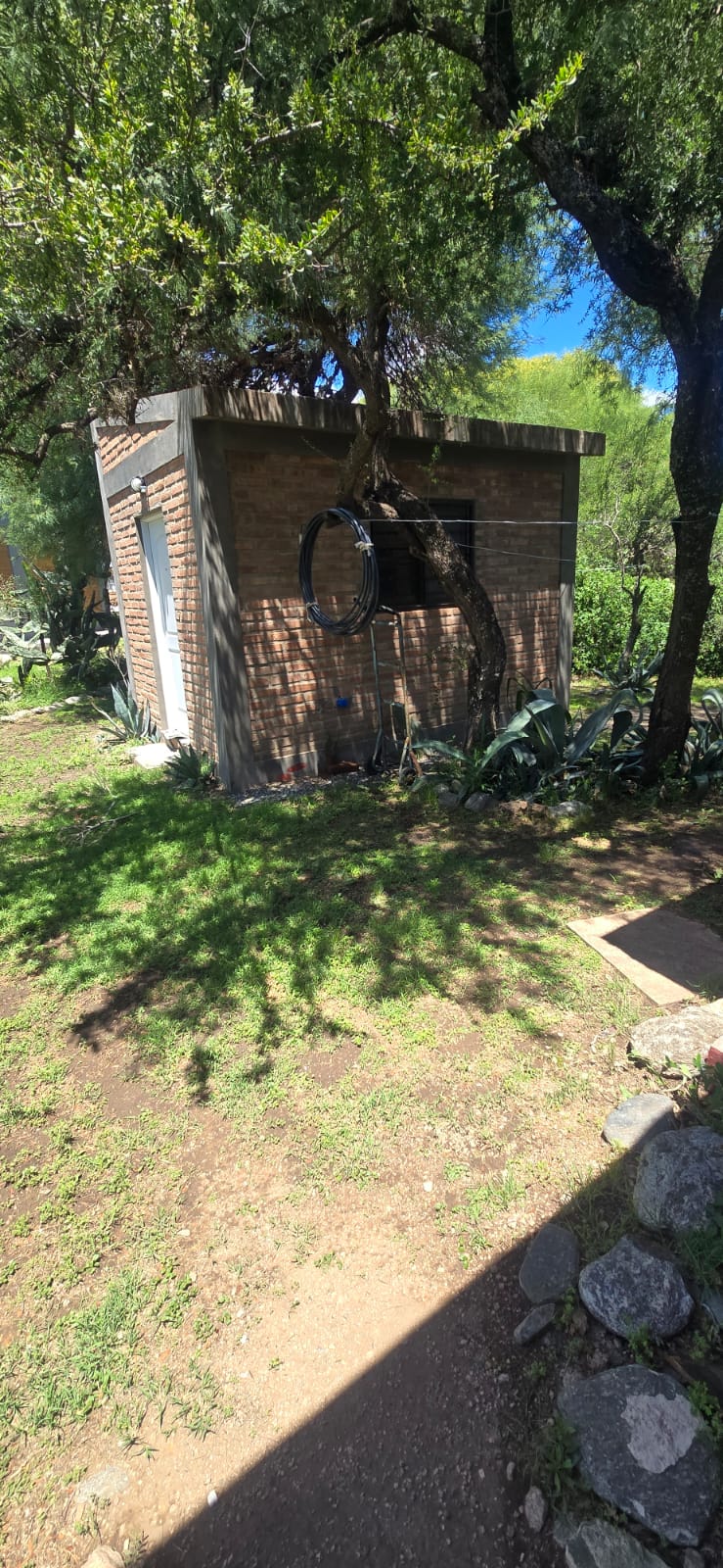 COMPLEJO DE CUATRO CABAÑAS CON PILETA EN CARPINTERIA