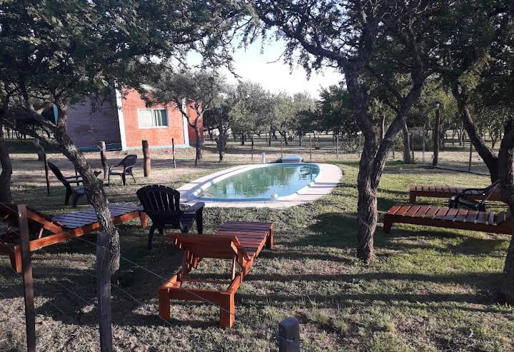 COMPLEJO CON 4 CABAÑAS EN CORTADERAS