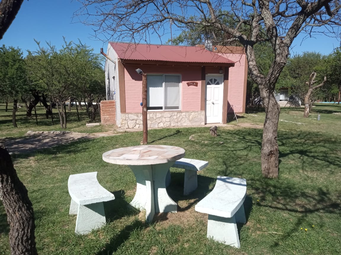 COMPLEJO CON 4 CABAÑAS EN CORTADERAS