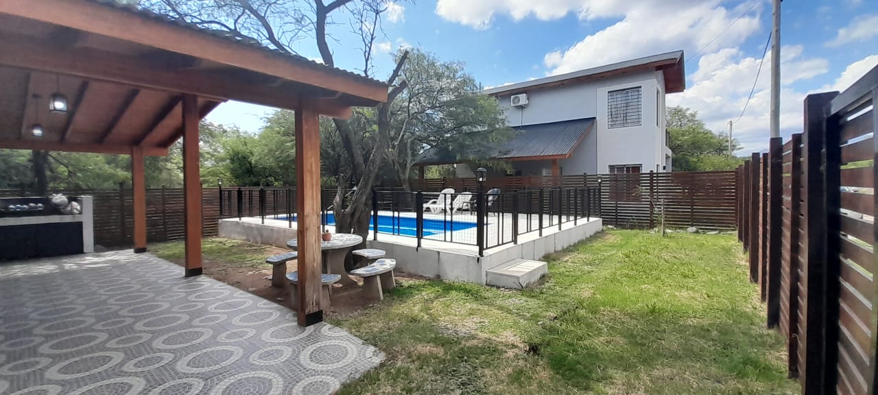 COMPLEJO DE 4 CABAÑAS EN LOS MOLLES