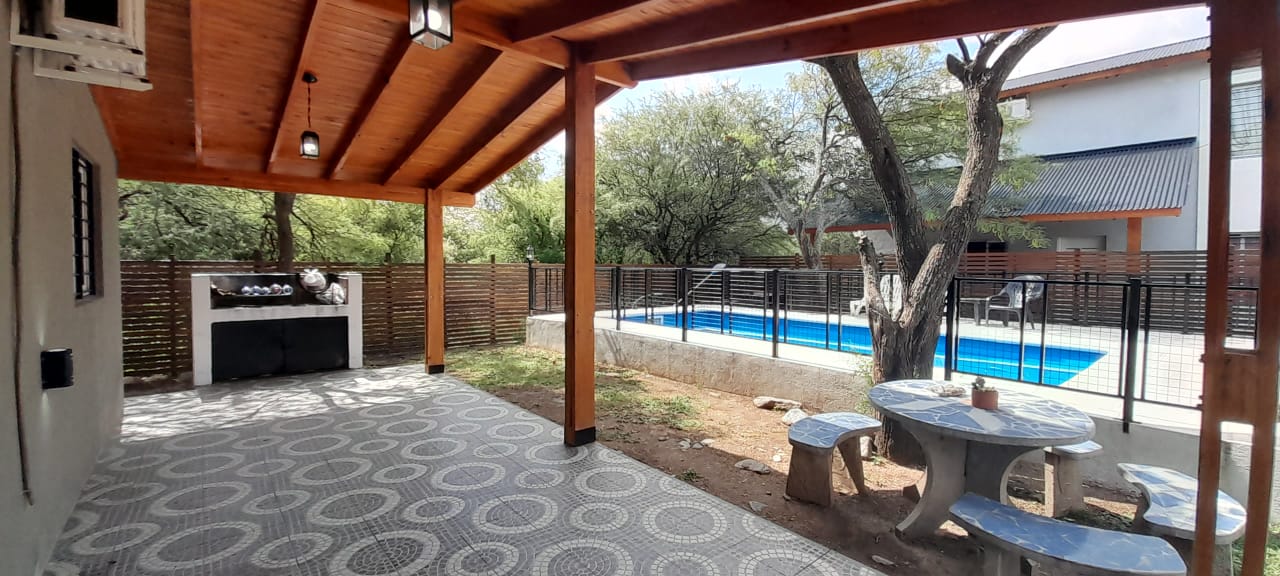 COMPLEJO DE 4 CABAÑAS EN LOS MOLLES