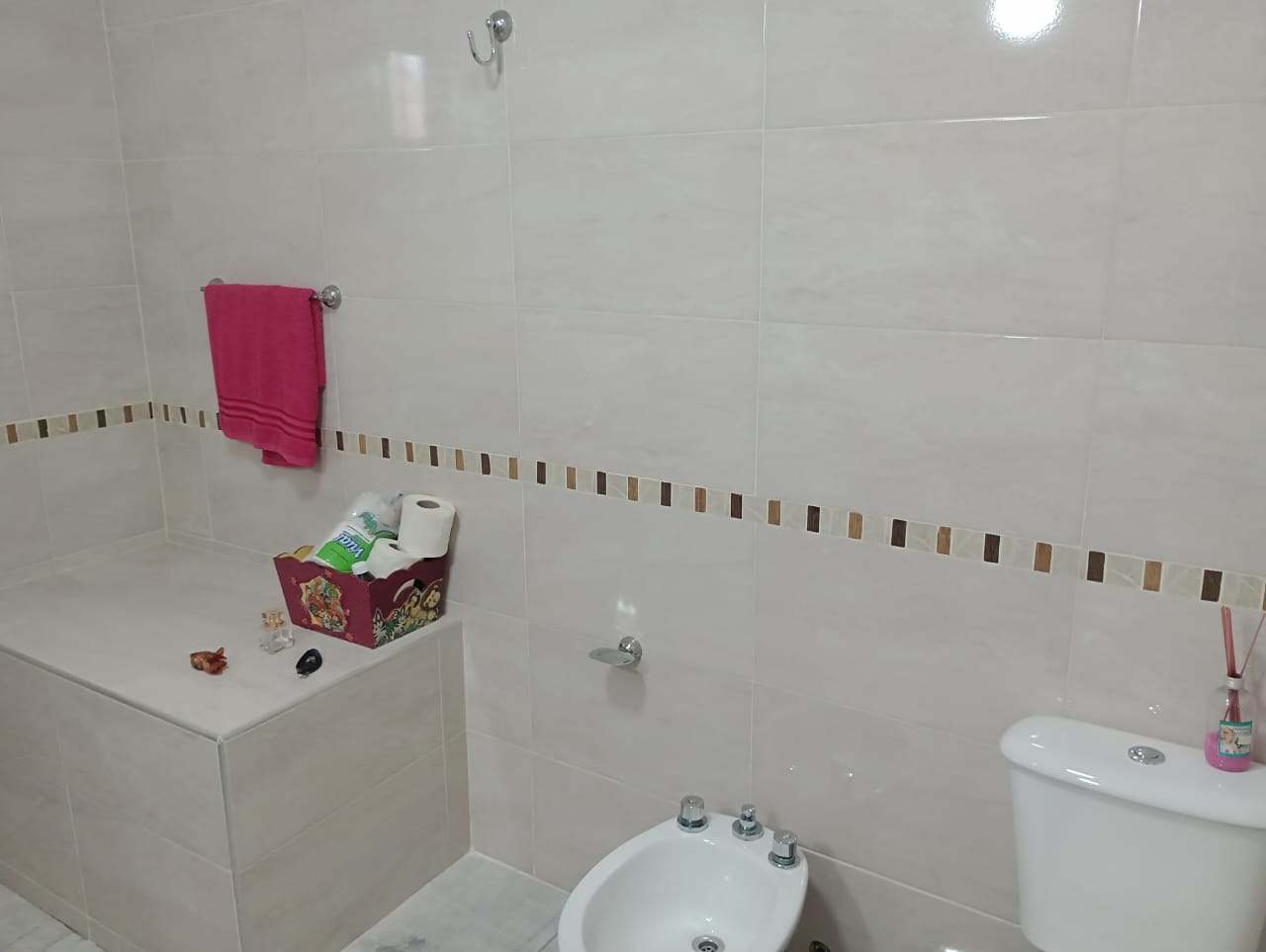 PEQUEÑO COMPLEJO DE 3 UNIDADES EN CORTADERAS