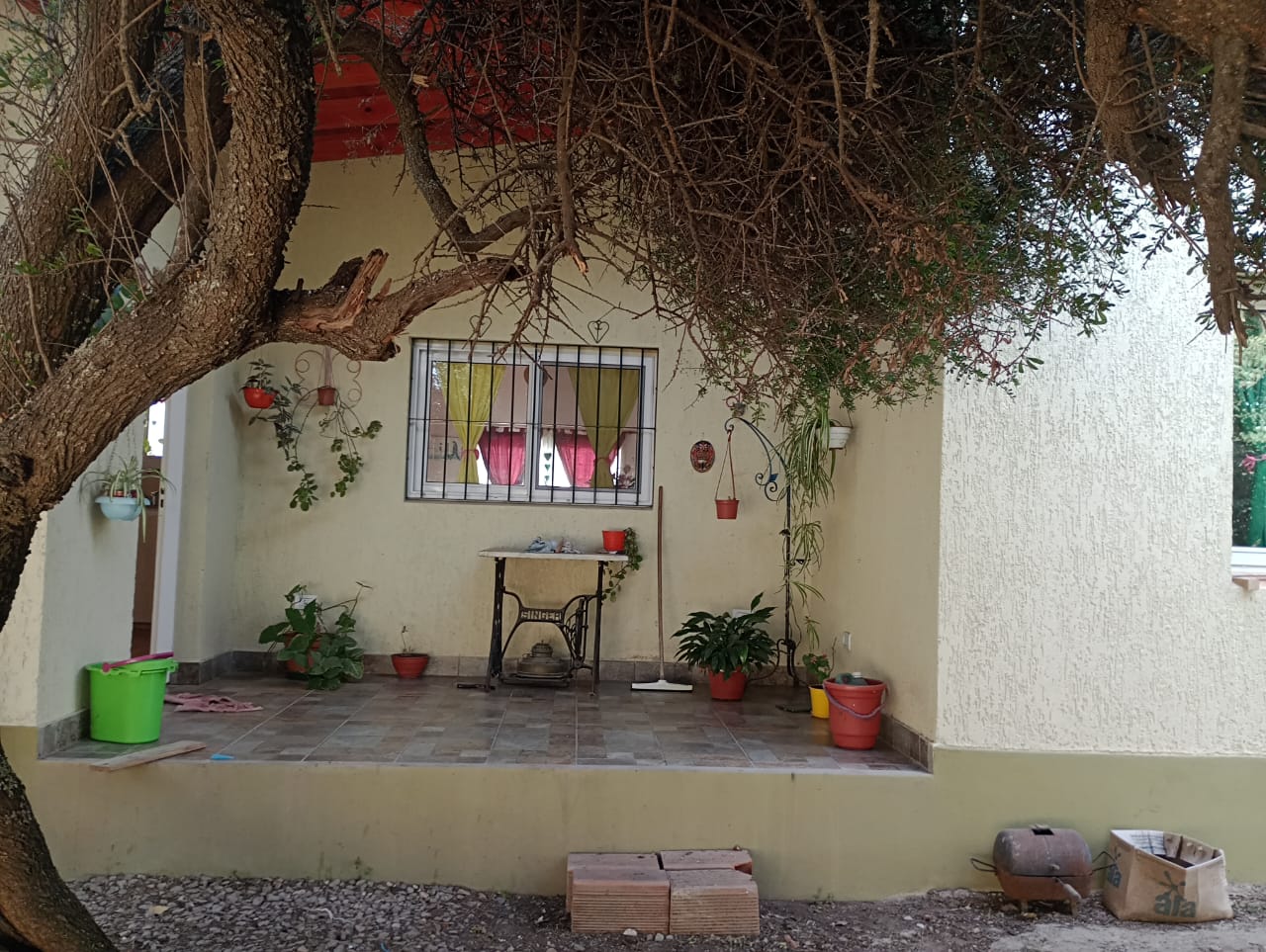 PEQUEÑO COMPLEJO DE 3 UNIDADES EN CORTADERAS