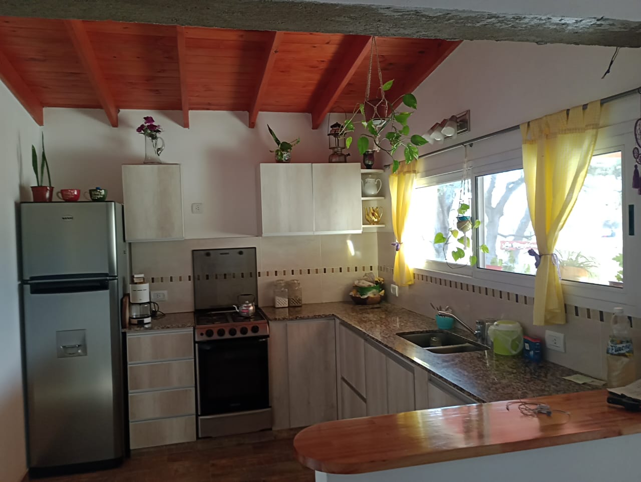 PEQUEÑO COMPLEJO DE 3 UNIDADES EN CORTADERAS