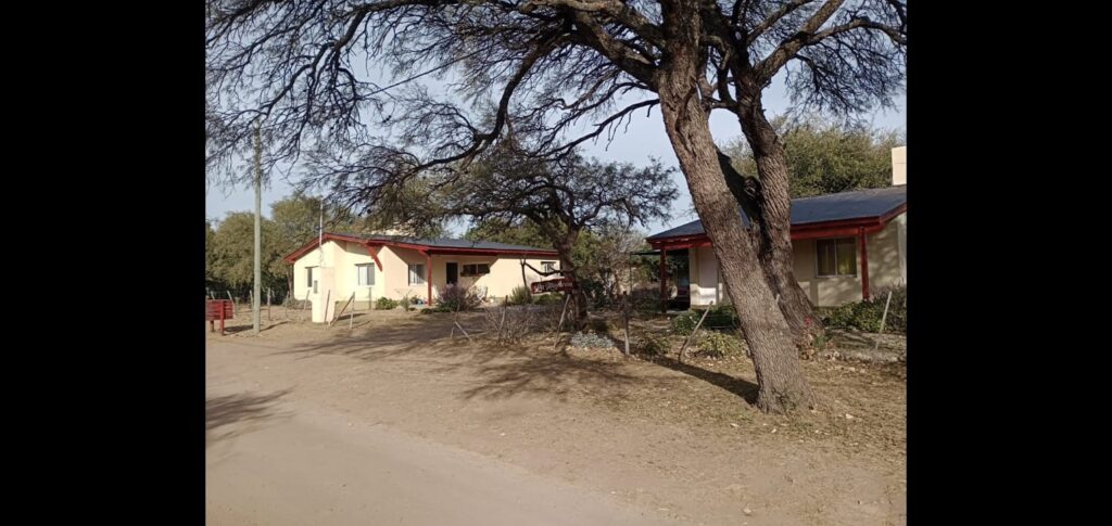 PEQUEÑO COMPLEJO DE 3 UNIDADES EN CORTADERAS
