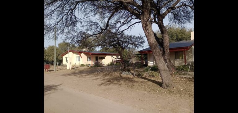 PEQUEÑO COMPLEJO DE 3 UNIDADES EN CORTADERAS