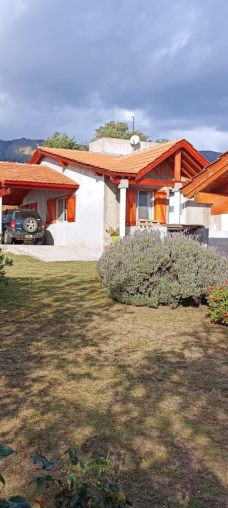 COMPLEJO DE CUATRO CABAÑAS EN ALTOS DE CARPINTERIA