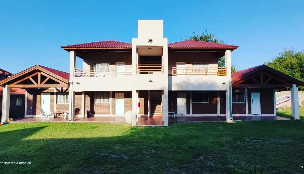 IMPORTANTE COMPLEJO EN PIEDRA BLANCA | MERLO