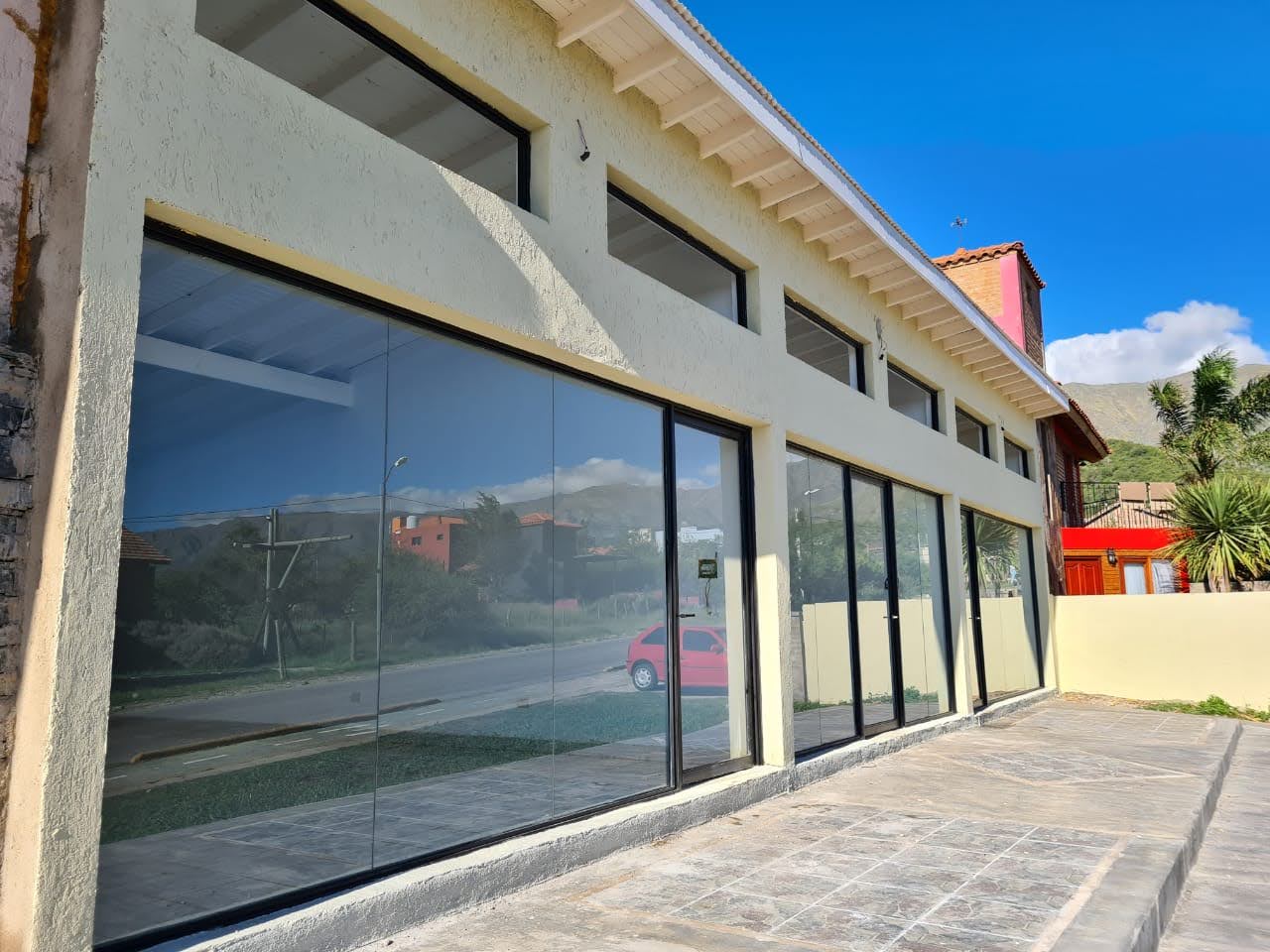 LOCAL COMERCIAL EN BARRANCA COLORADA | MERLO