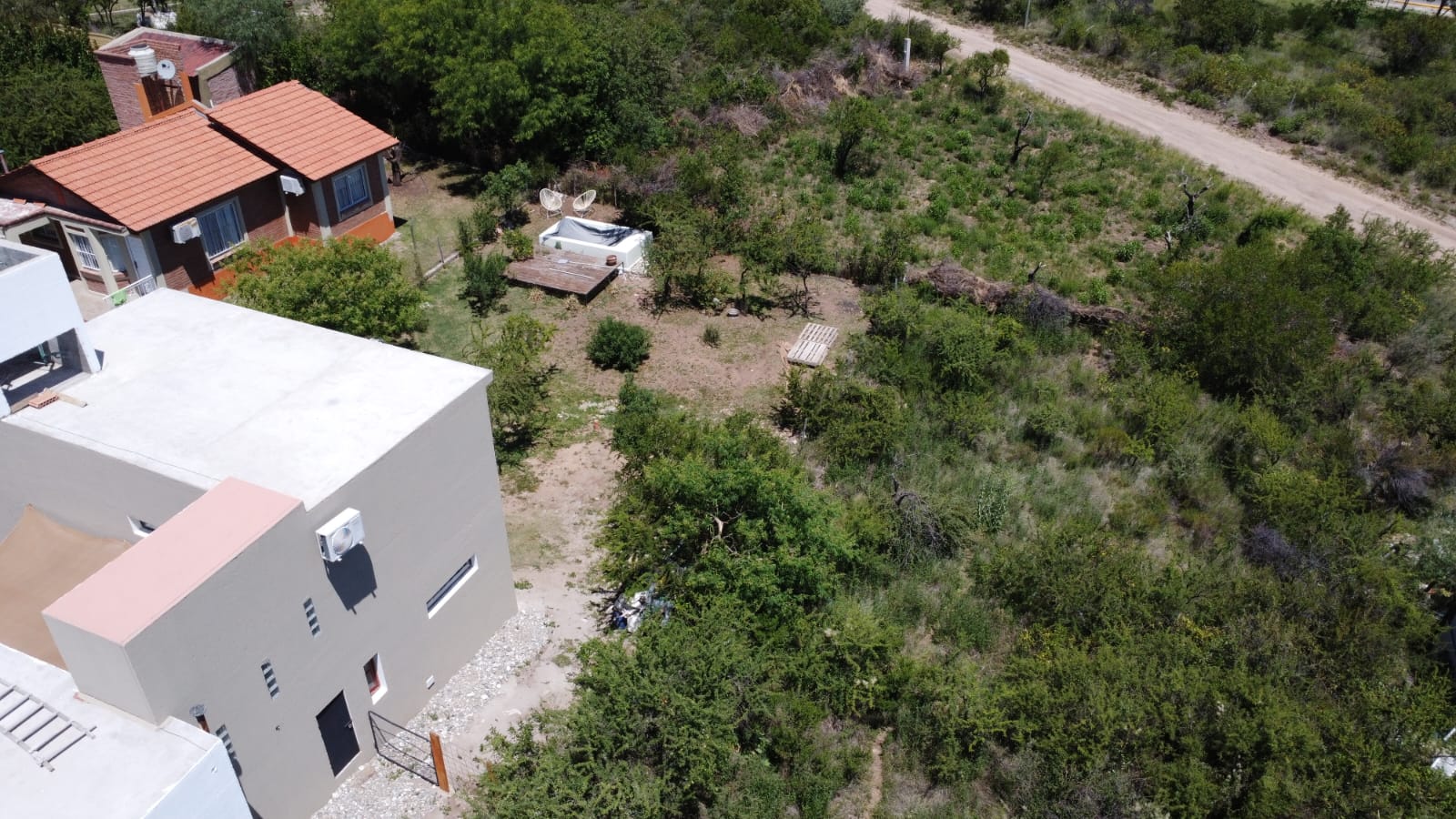 HERMOSO TERRENO BARRANCA COLORADA ARRIBA | MERLO