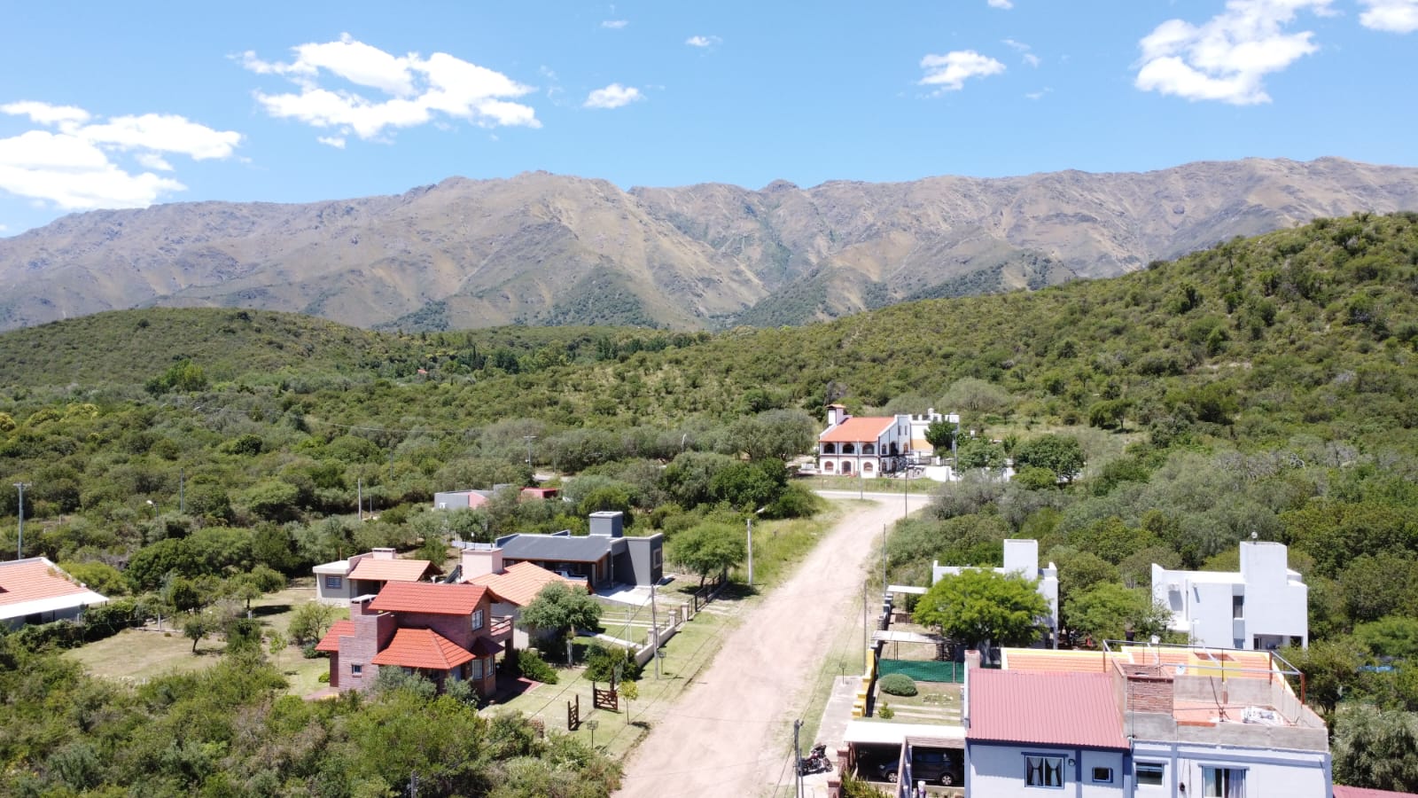 HERMOSO TERRENO BARRANCA COLORADA ARRIBA | MERLO