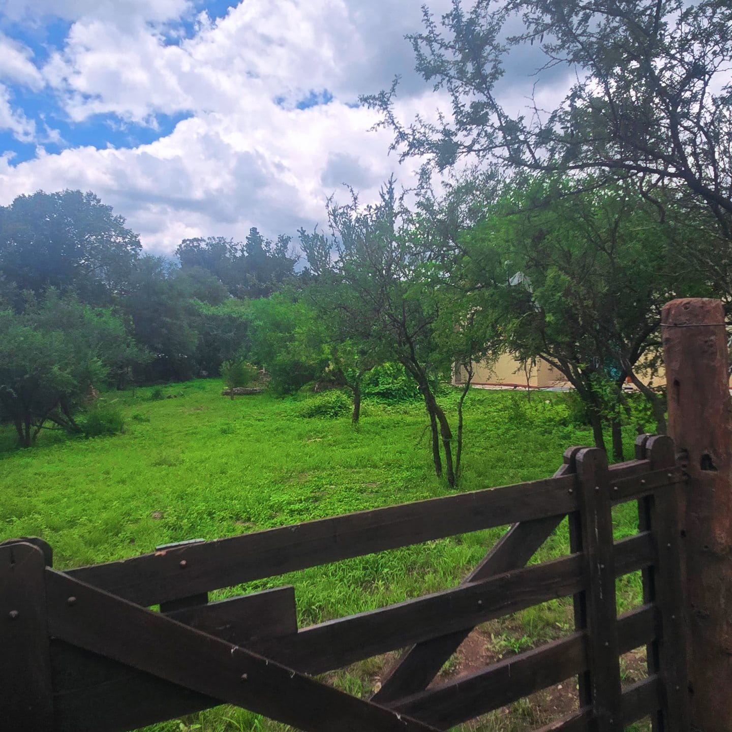 HERMOSO TERRENO EN VENTA – PIEDRA BLANCA ARRIBA | MERLO