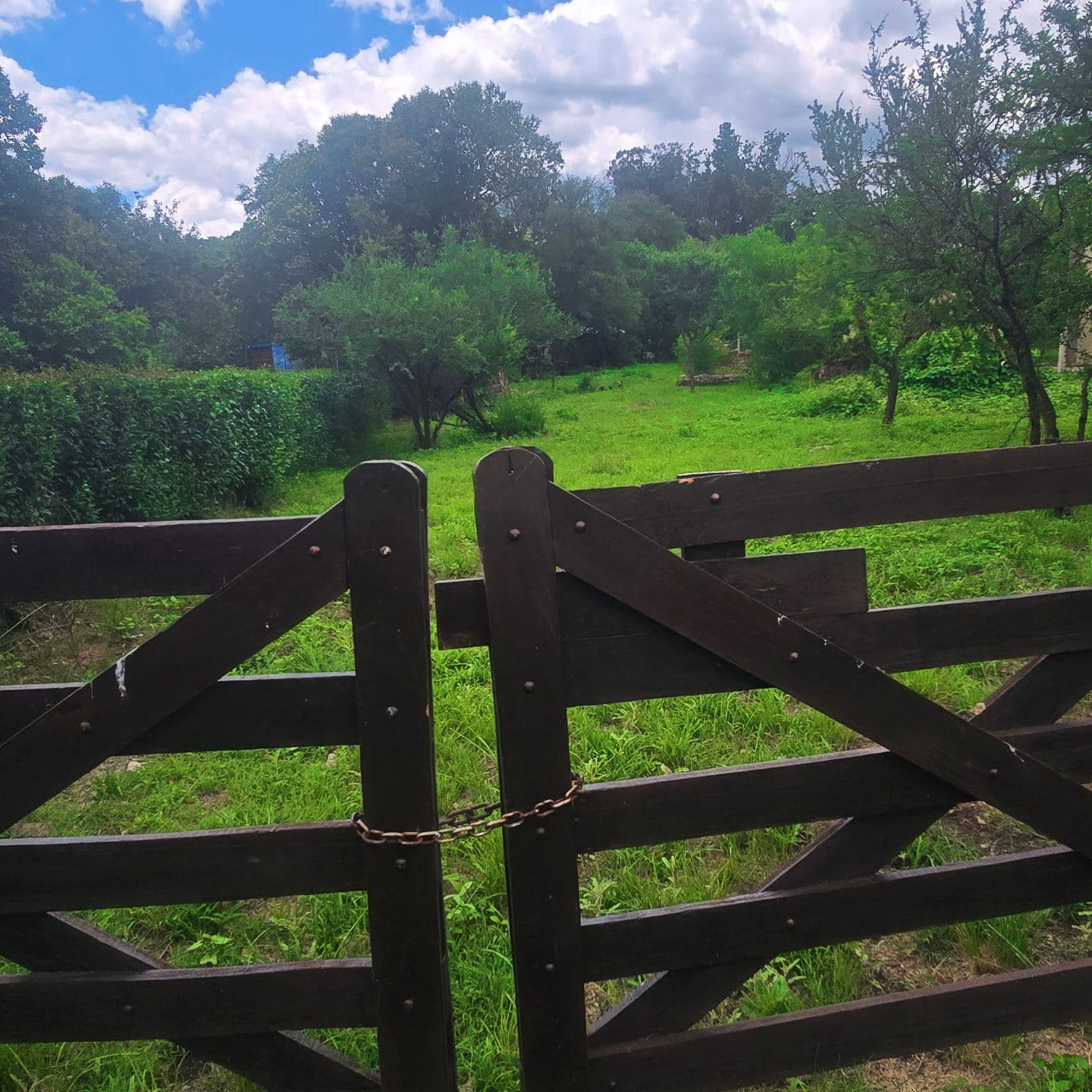 HERMOSO TERRENO EN VENTA – PIEDRA BLANCA ARRIBA | MERLO