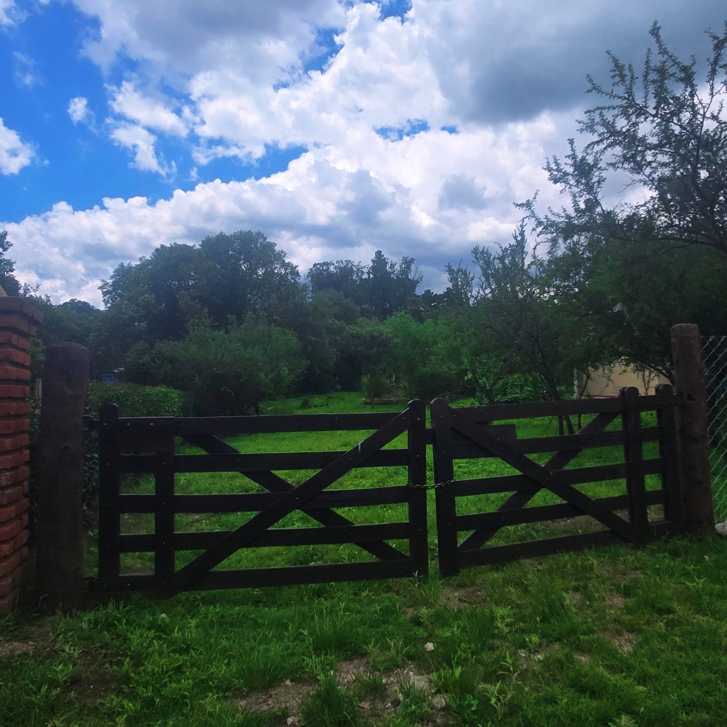 HERMOSO TERRENO EN VENTA – PIEDRA BLANCA ARRIBA | MERLO