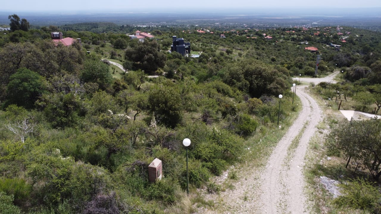 HERMOSO TERRENO EN LOS NOGALES | MERLO