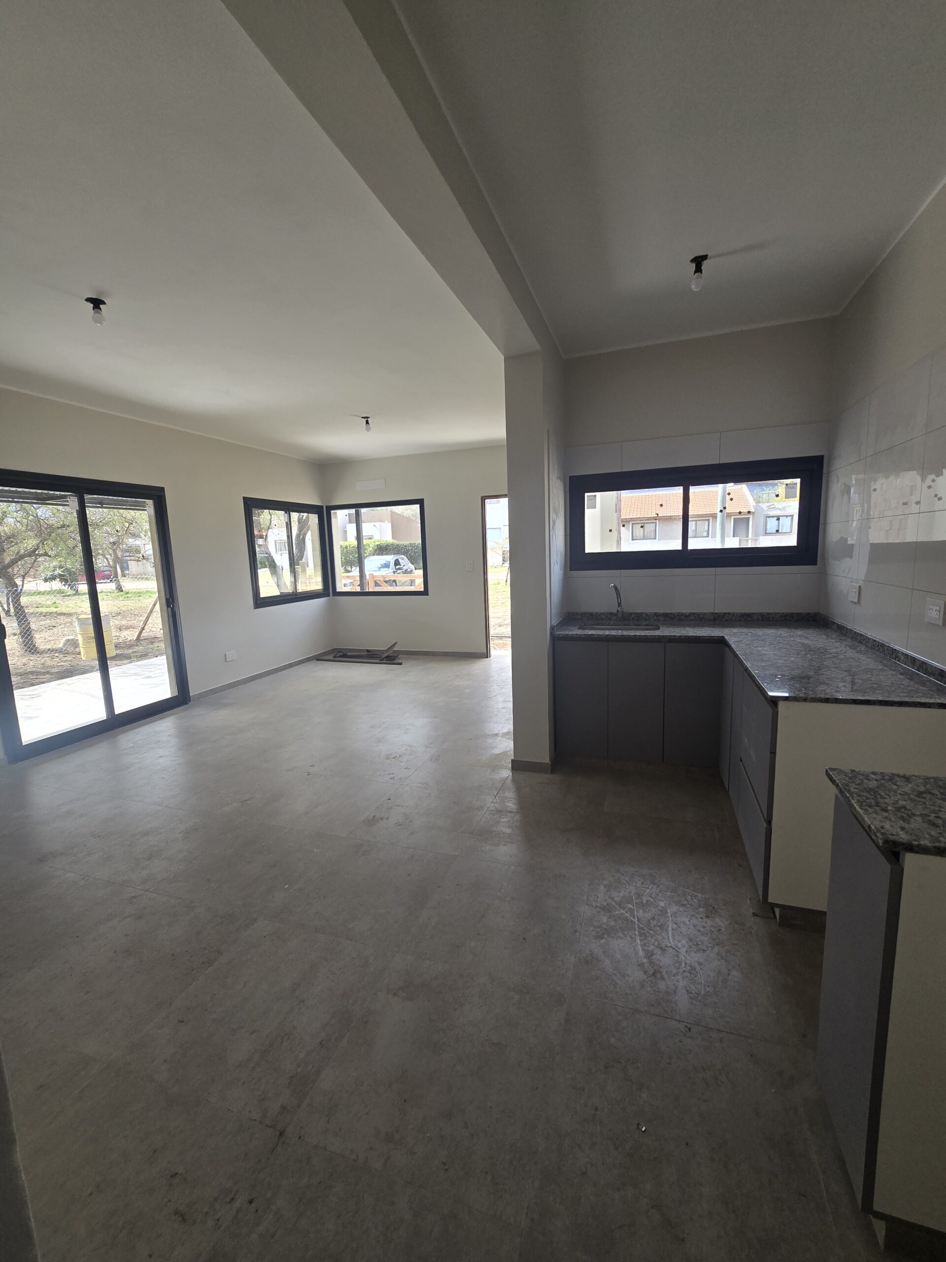 Casa en venta a estrenar en Merlo.