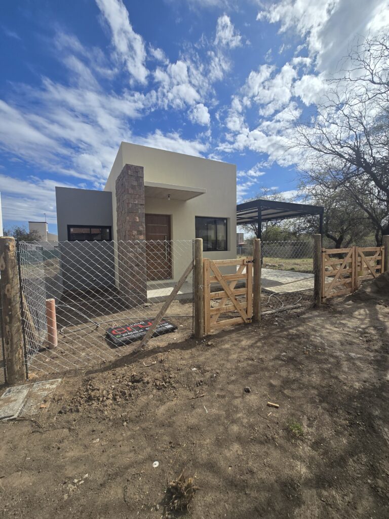 Casa en venta a estrenar en Merlo.